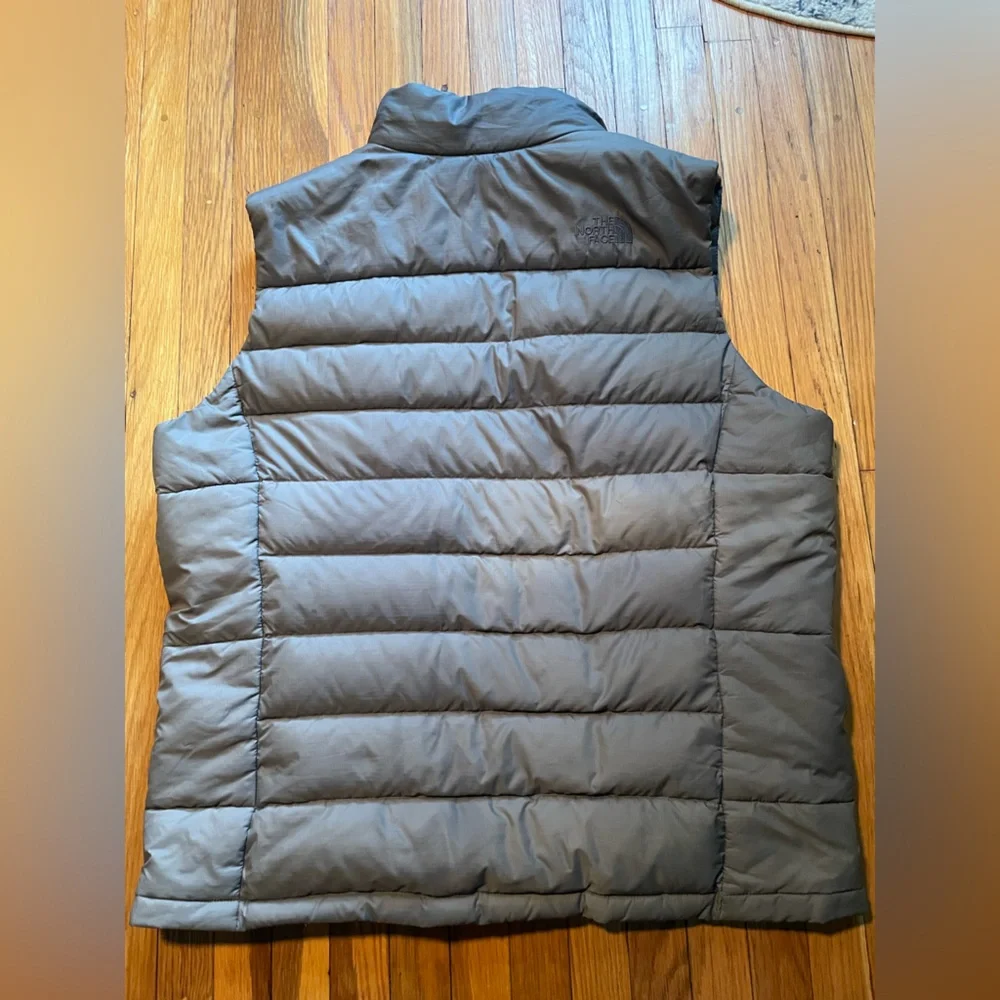 NorthFace 550 Insulated Goose Down Grey Vest 🪿 - Picture 3 of 6
